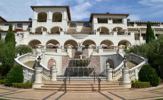 monarchbeach-fountain-stairs